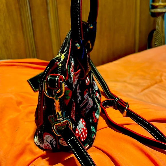 Walt Disney World Dooney & Burke pass holder Christmas Purse - Picture 2 of 3